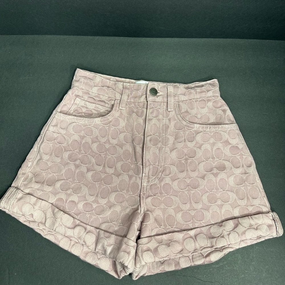 COACH Women's Pink Patterned Shorts size 00 pre owned Exellent condition.